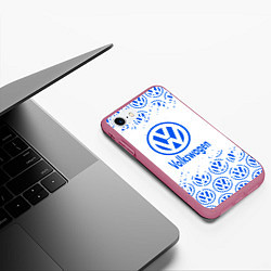 Чехол iPhone 7/8 матовый Volkswagen фольксваген, цвет: 3D-малиновый — фото 2