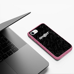 Чехол iPhone 7/8 матовый Skillet Скиллет Logotip, цвет: 3D-малиновый — фото 2