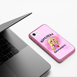 Чехол iPhone 7/8 матовый Она королева выпускного, цвет: 3D-малиновый — фото 2