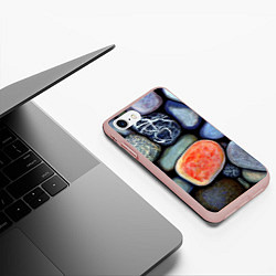 Чехол iPhone 7/8 матовый Цветные камушки, цвет: 3D-светло-розовый — фото 2
