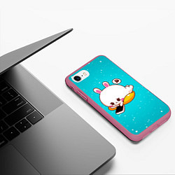 Чехол iPhone 7/8 матовый Зайка скучает с телефоном, цвет: 3D-малиновый — фото 2