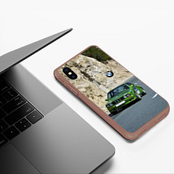 Чехол iPhone XS Max матовый Зелёная бэха на горной дороге, цвет: 3D-коричневый — фото 2