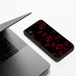 Чехол iPhone XS Max матовый Паттерн красные губы на черном - lips red, цвет: 3D-черный — фото 2