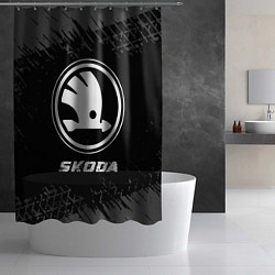 Шторка для душа Skoda speed на темном фоне со следами шин, цвет: 3D-принт — фото 2
