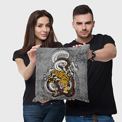 Подушка квадратная Змея и ТигрTiger Snake Fight, цвет: 3D-принт — фото 2