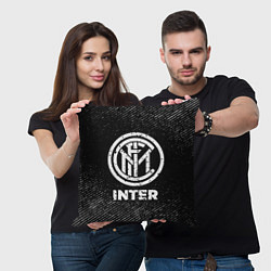 Подушка квадратная Inter с потертостями на темном фоне, цвет: 3D-принт — фото 2