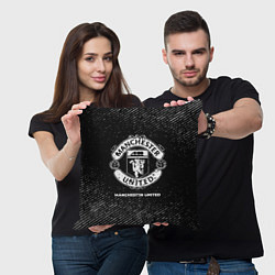 Подушка квадратная Manchester United с потертостями на темном фоне, цвет: 3D-принт — фото 2