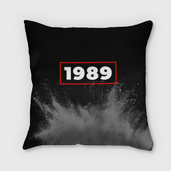 Подушка квадратная 1989 - в красной рамке на темном, цвет: 3D-принт