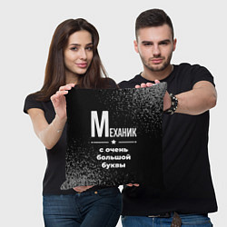 Подушка квадратная Механик: с очень большой буквы, цвет: 3D-принт — фото 2