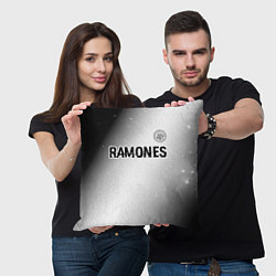Подушка квадратная Ramones glitch на светлом фоне: символ сверху, цвет: 3D-принт — фото 2