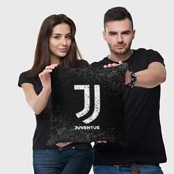 Подушка квадратная Juventus с потертостями на темном фоне, цвет: 3D-принт — фото 2