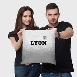 Подушка квадратная Lyon sport на светлом фоне посередине, цвет: 3D-принт — фото 2