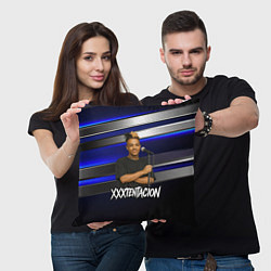 Подушка квадратная XXXTentacion с микрофоном довольный, цвет: 3D-принт — фото 2