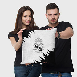 Подушка квадратная Реал Мадрид черный огонь, цвет: 3D-принт — фото 2