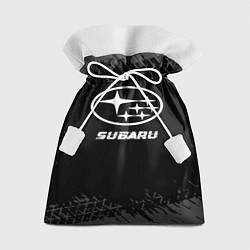 Мешок для подарков Subaru speed на темном фоне со следами шин, цвет: 3D-принт