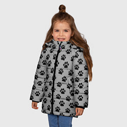 Куртка зимняя для девочки Следы лап, цвет: 3D-черный — фото 2