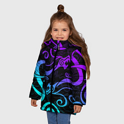 Куртка зимняя для девочки НЕОНОВОЕ ТАТУ ДРАКЕНА УЗОР, цвет: 3D-черный — фото 2