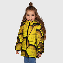 Куртка зимняя для девочки Желтые шестиугольники с трещинами - объемная текст, цвет: 3D-красный — фото 2