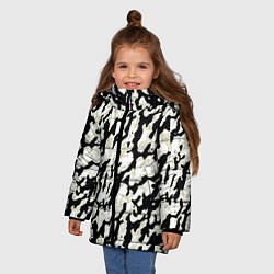 Куртка зимняя для девочки Размытый пятнистый чёрно-белый, цвет: 3D-светло-серый — фото 2