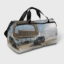 Спортивная сумка Тoyota Land Cruiser Prado у горного коттеджа Mount