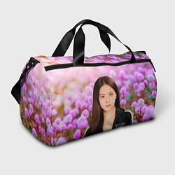 Спортивная сумка Дженни на фоне цветов