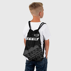Рюкзак-мешок Geely speed на темном фоне со следами шин: символ, цвет: 3D-принт — фото 2