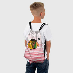 Рюкзак-мешок Чикаго Блэкхокс - красные треугольники с градиенто, цвет: 3D-принт — фото 2