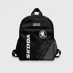 Детский рюкзак Skoda speed на темном фоне со следами шин: символ