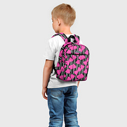Детский рюкзак Малиновые мраморные сердца на полосатом черно фоне, цвет: 3D-принт — фото 2