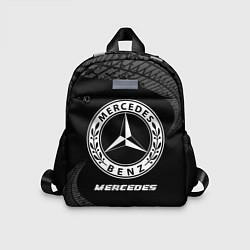 Детский рюкзак Mercedes speed на темном фоне со следами шин