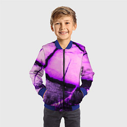 Бомбер детский Трещины на абстрактном фиолетовом фоне, цвет: 3D-синий — фото 2