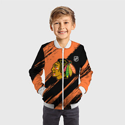 Бомбер детский Чикаго Блэкхокс - фон с оранжевыми потертостами, цвет: 3D-белый — фото 2