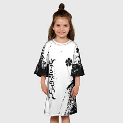 Платье клеш для девочки Black clover чёрный клевер вертикальная надпись, цвет: 3D-принт — фото 2