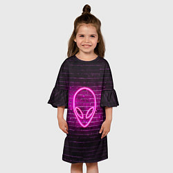 Платье клеш для девочки Неоновый пришелец на фоне кирпичной стены, цвет: 3D-принт — фото 2