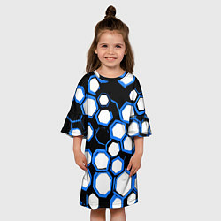 Платье клеш для девочки Бело-синие шестиугольники на чёрном фоне, цвет: 3D-принт — фото 2