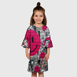 Платье клеш для девочки Розовые смайлы граффити, цвет: 3D-принт — фото 2
