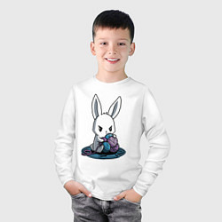 Лонгслив хлопковый детский Зайчонок обнял клубки The bunny hugged the balls, цвет: белый — фото 2