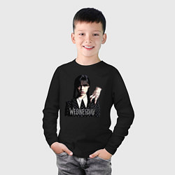 Лонгслив хлопковый детский Уэнсдей Аддамс и вещь на плече, цвет: черный — фото 2