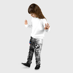 Брюки детские БМВ Черно-белый логотип, цвет: 3D-принт — фото 2