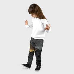 Брюки детские Черная текстура с золотистым напылением, цвет: 3D-принт — фото 2