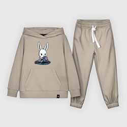 Костюм хлопковый детский Зайчонок обнял клубки The bunny hugged the balls, цвет: миндальный