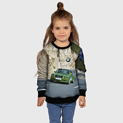 Свитшот детский Зелёная бэха на горной дороге, цвет: 3D-черный — фото 2