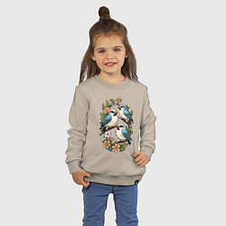 Свитшот хлопковый детский Три птицы на ветках в цветах, цвет: миндальный — фото 2
