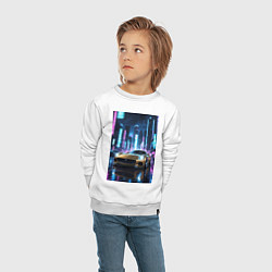 Свитшот хлопковый детский Суперкар едет среди небоскребов, цвет: белый — фото 2