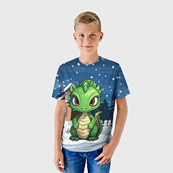 Футболка детская Маленький зеленый новогодний дракон на фоне снега, цвет: 3D-принт — фото 2