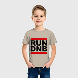 Футболка хлопковая детская RUN DNB, цвет: миндальный — фото 2