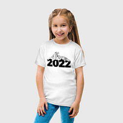 Футболка хлопковая детская Новогодний Тигр лежит на цифре 2022, цвет: белый — фото 2