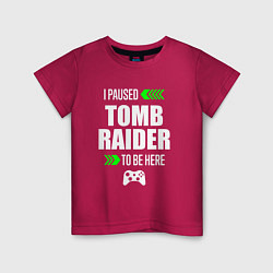 Футболка хлопковая детская I paused Tomb Raider to be here с зелеными стрелка, цвет: маджента