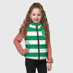 Детский жилет ФК Ахмат на фоне бело зеленой формы, цвет: 3D-светло-серый — фото 2