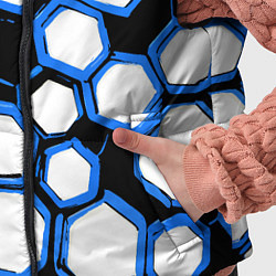 Детский жилет Бело-синие шестиугольники на чёрном фоне, цвет: 3D-красный — фото 2